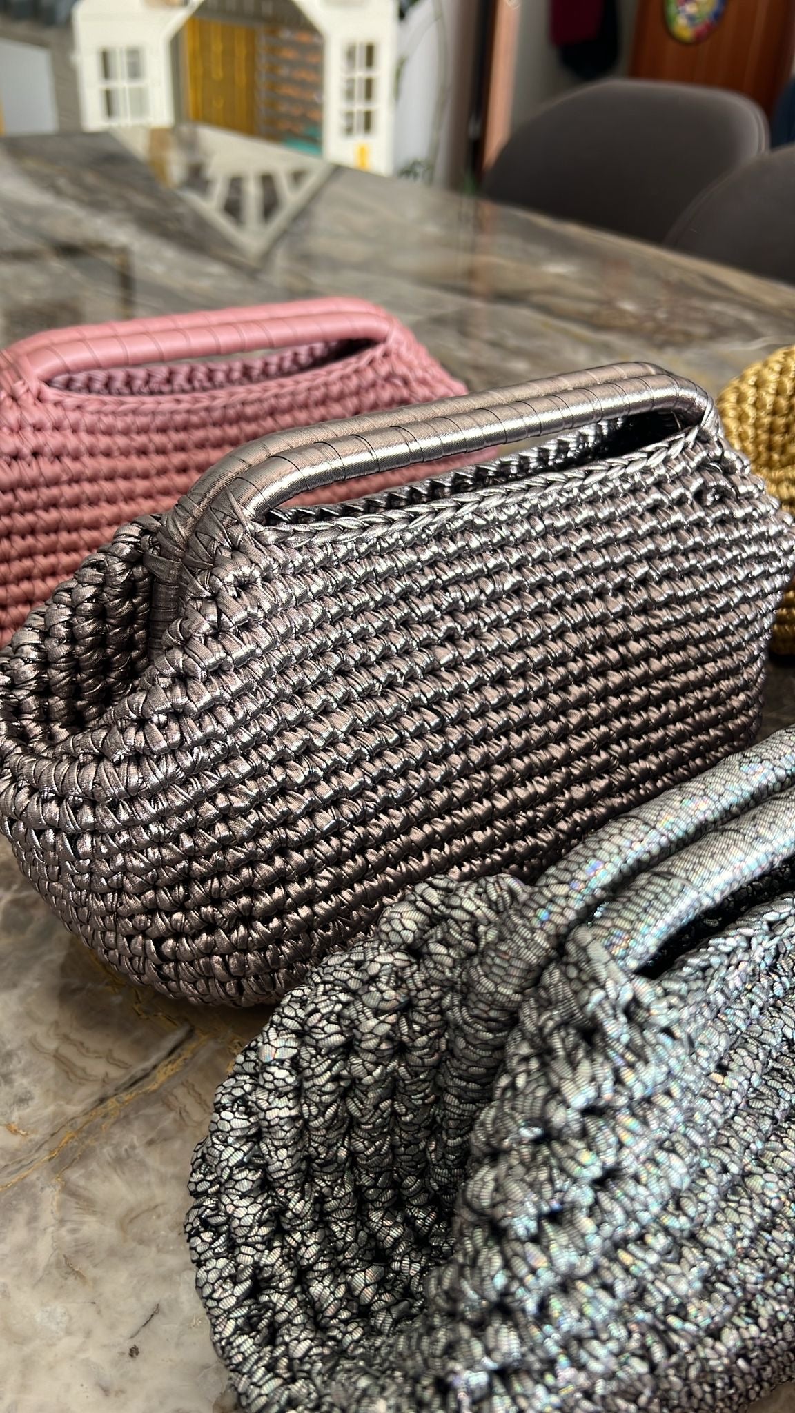 حقيبة معدنية