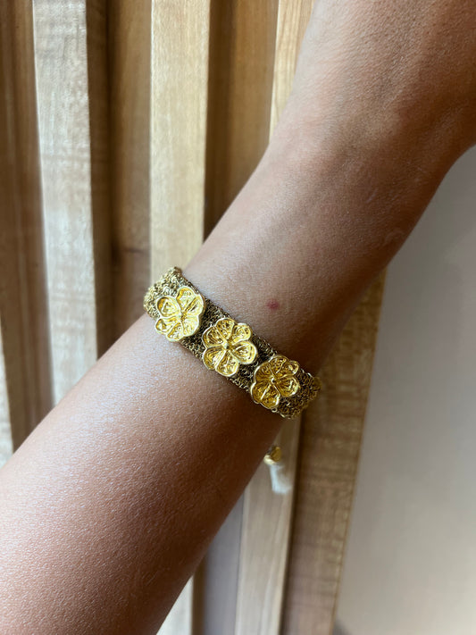 Triple golden flower